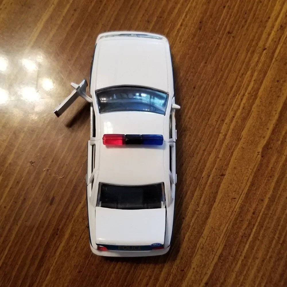 Washington D.C Metropolitan Police Road Champs die cast police car 1:43 scale